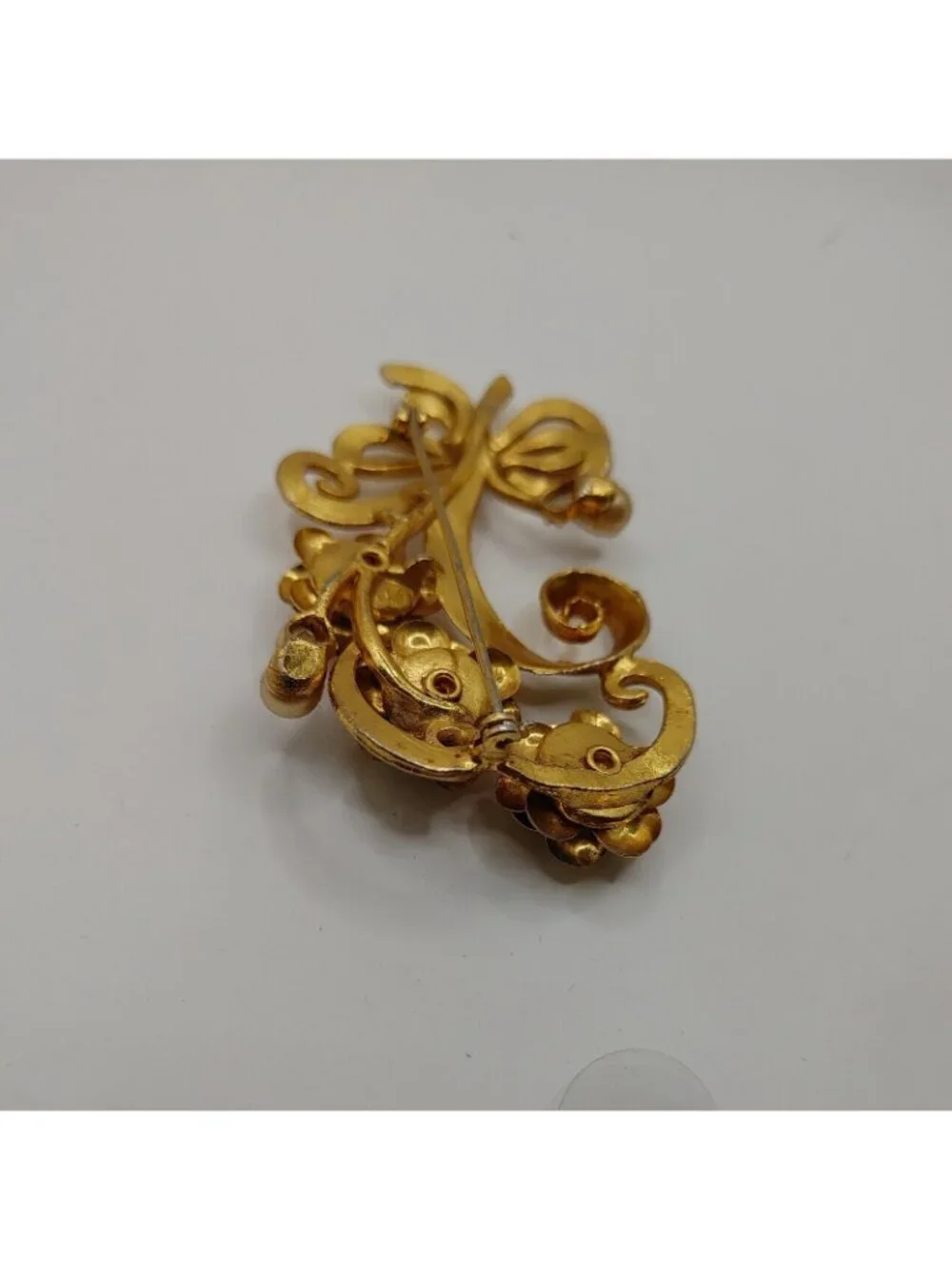 VTG Brooch faux Pearls gold Tone Floral Some Damage on pearls See Photo's